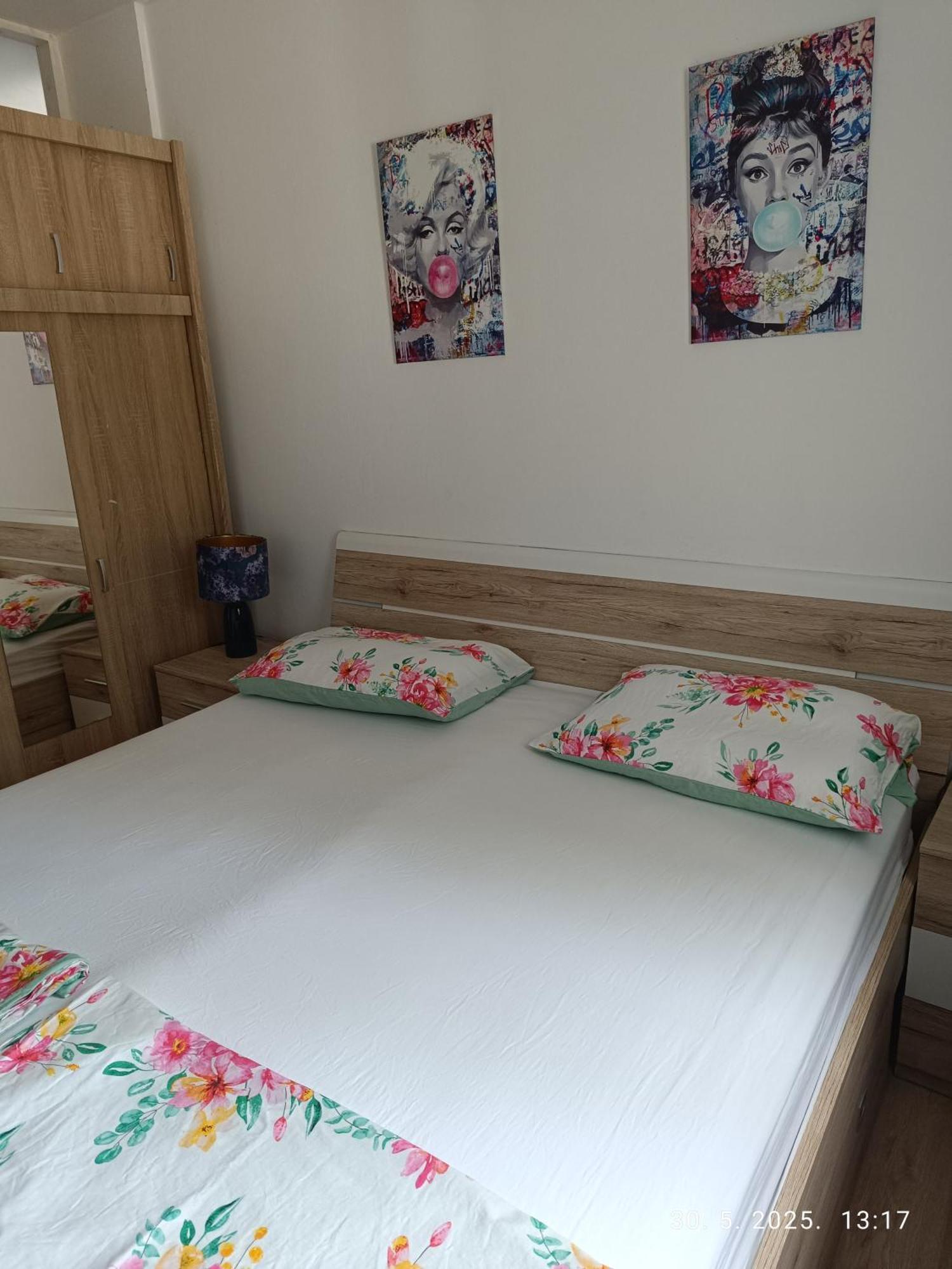 Leonica Apartment Omis Exterior photo