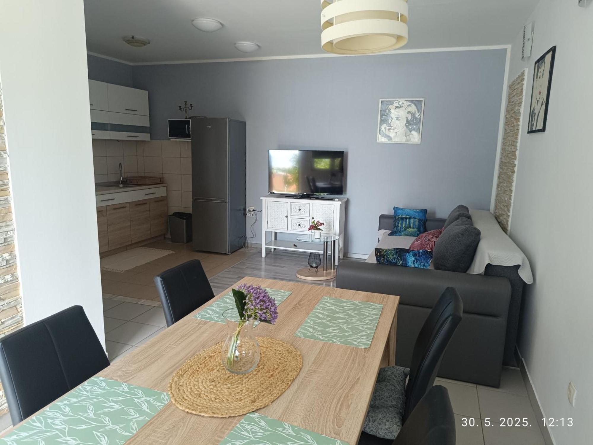 Leonica Apartment Omis Exterior photo
