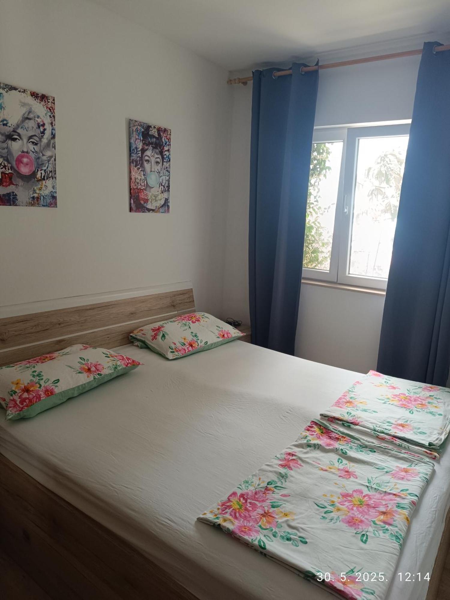 Leonica Apartment Omis Exterior photo